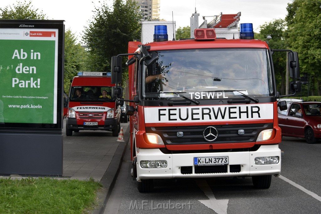 Koelner Seilbahn Gondel blieb haengen Koeln Linksrheinisch P676.JPG - Miklos Laubert